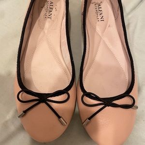 Nude Alfani ballet flats with black bow detail